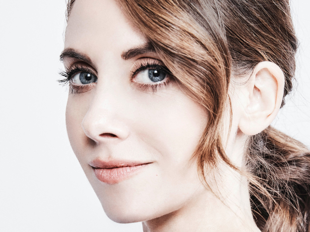 Актриса Элисон Бри лицо крупным планом