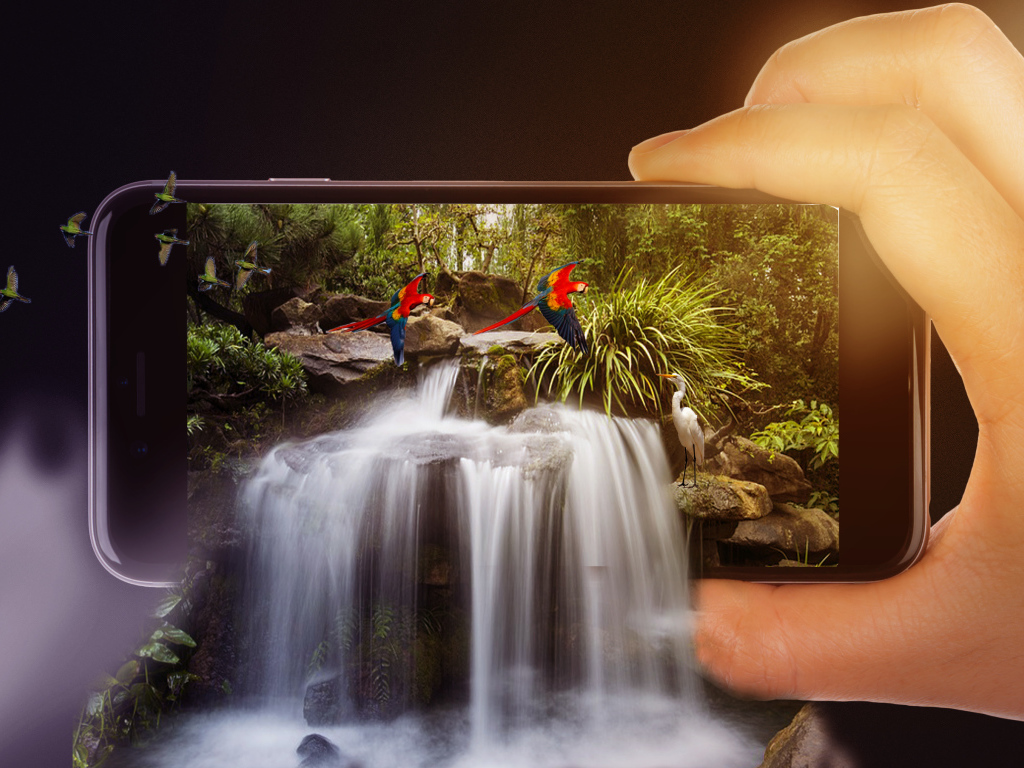 Водопад вытекает из смартфона в руке