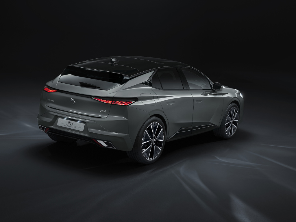 Автомобиль DS 4 E-Tense La Première 2021 года вид сзади