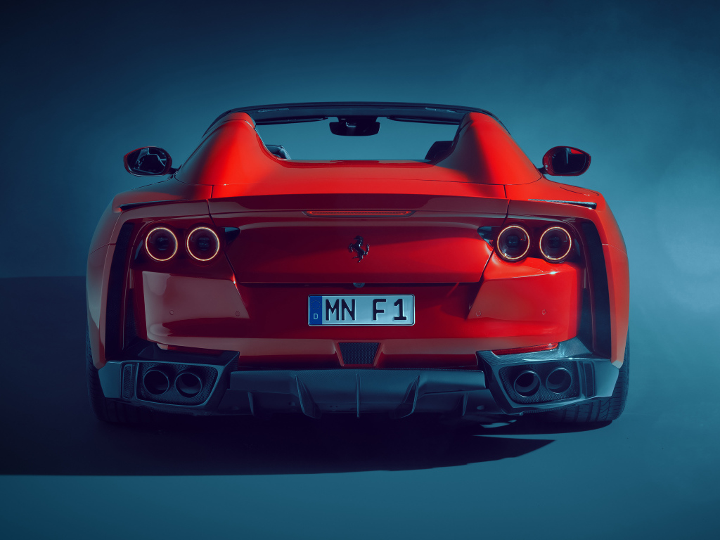 Красный автомобиль Novitec Ferrari 812 GTS N-Largo 2021 года на сером фоне 