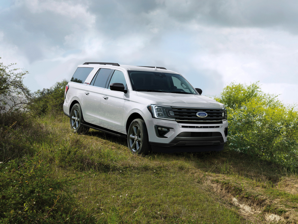 Белый внедорожник  Ford Expedition XL STX, 2021 года