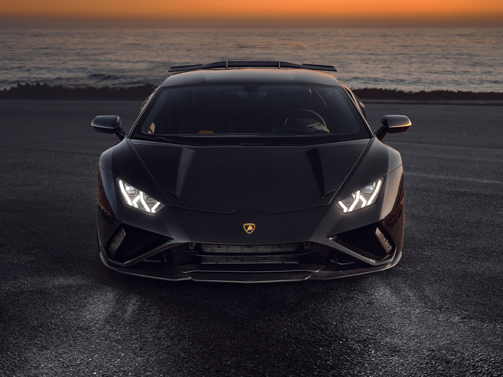Черный Lamborghini Huracán EVO RWD 2021 года вид спереди