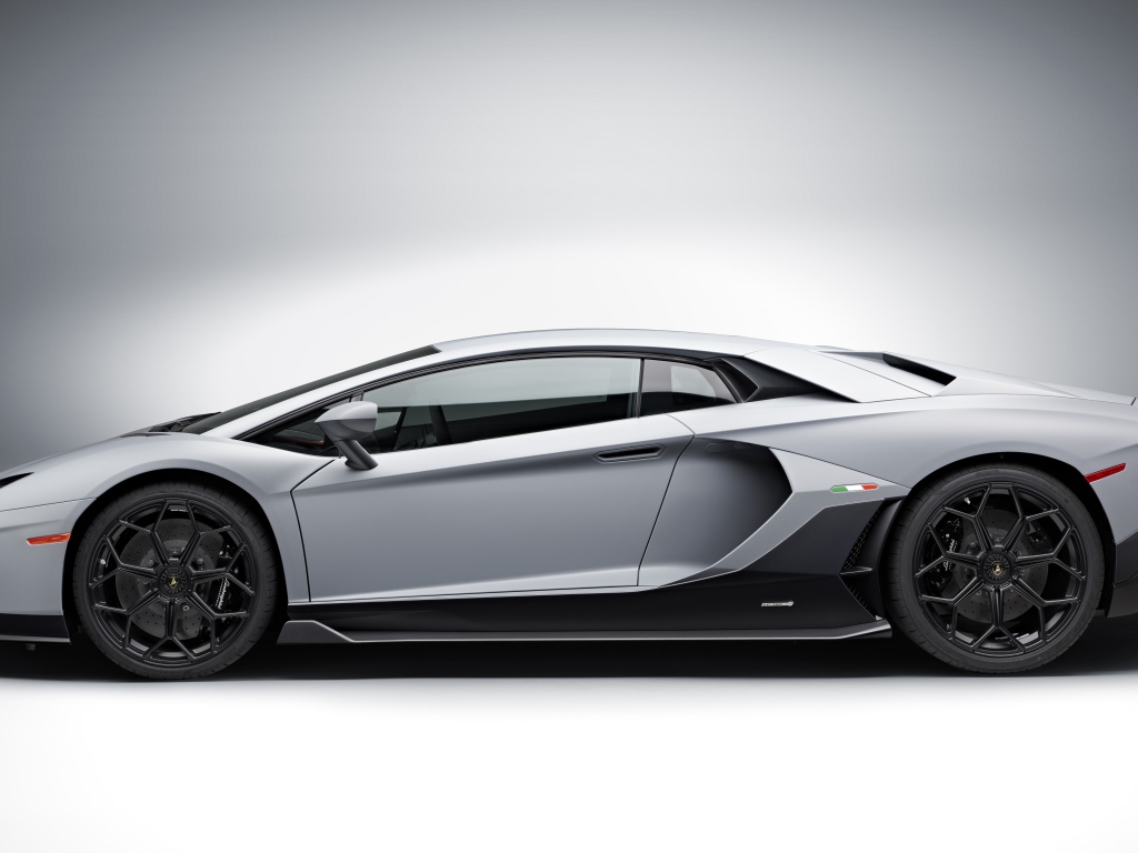 2021 Lamborghini Aventador LP 780-4 Ultimate Silver Side View