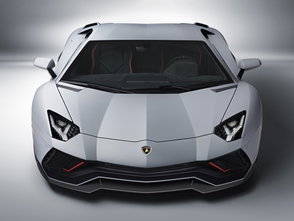 Спорткар Lamborghini Aventador LP 780-4 Ultimate 2021 года вид спереди