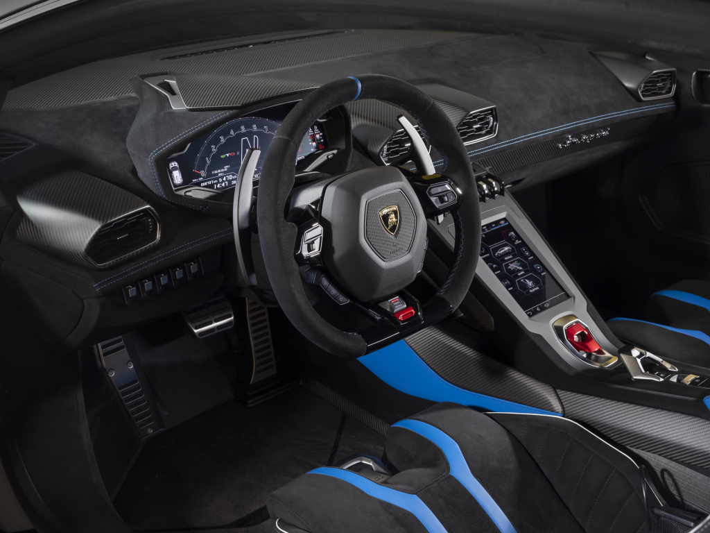 Салон автомобиля Lamborghini Huracán STO 2021 года черного цвета