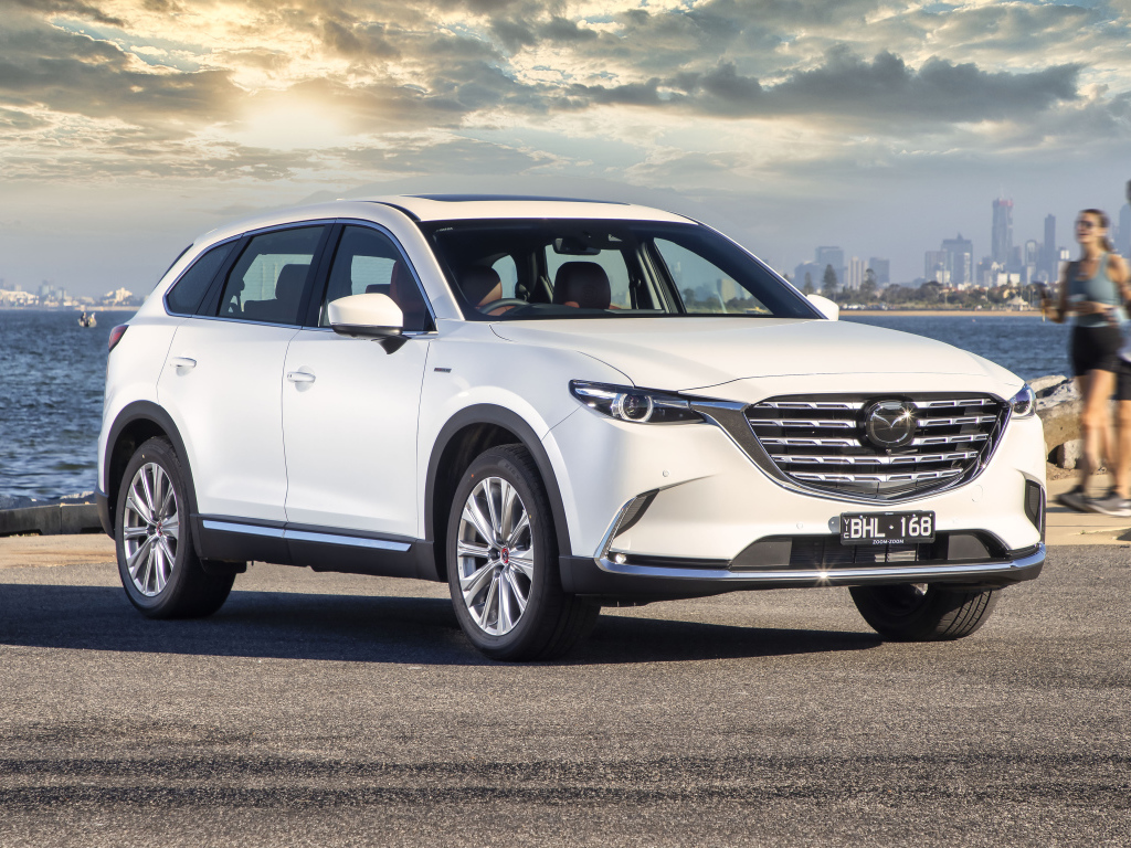 Белый внедорожник Mazda CX-9 100th Anniversary 2021 года
