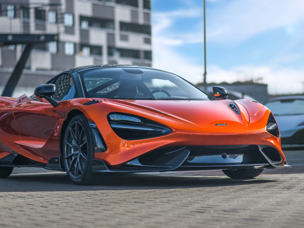 Быстрый McLaren 765LT 2021 года