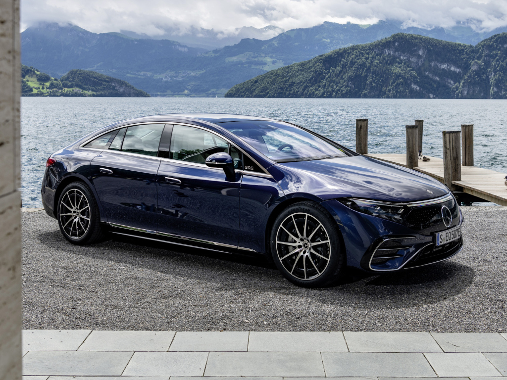 Дорогой автомобиль бизнес класса Mercedes-Benz EQS 450+ AMG Line 2021 года