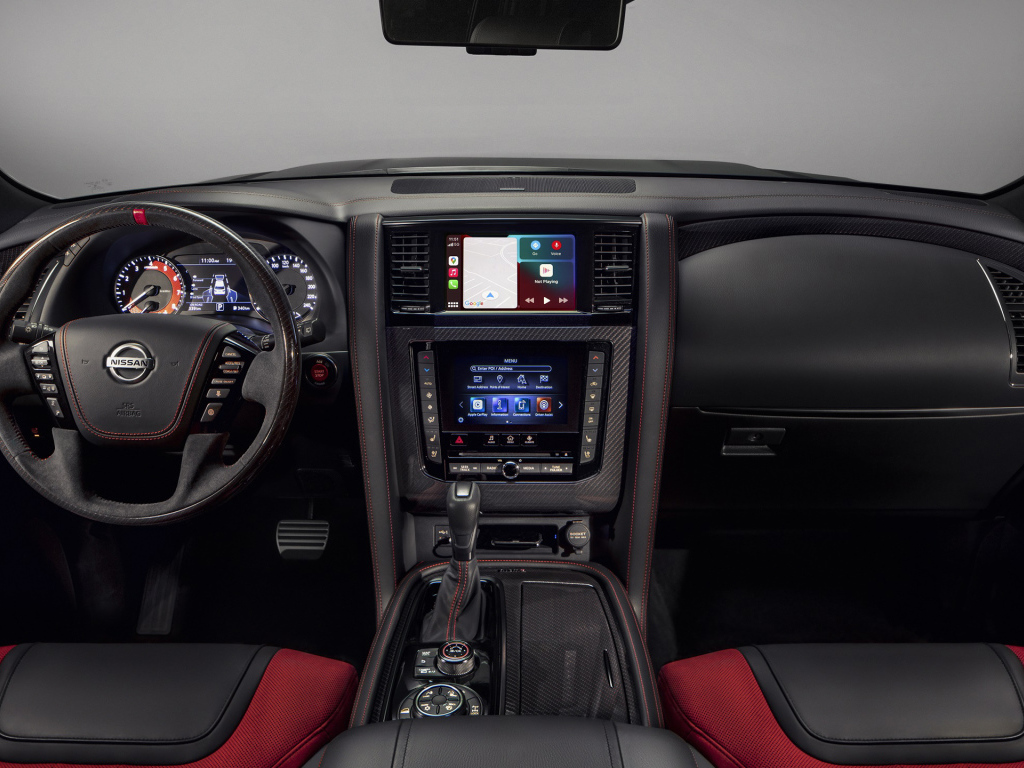 Салон автомобиля Nissan Patrol Nismo 2021 года