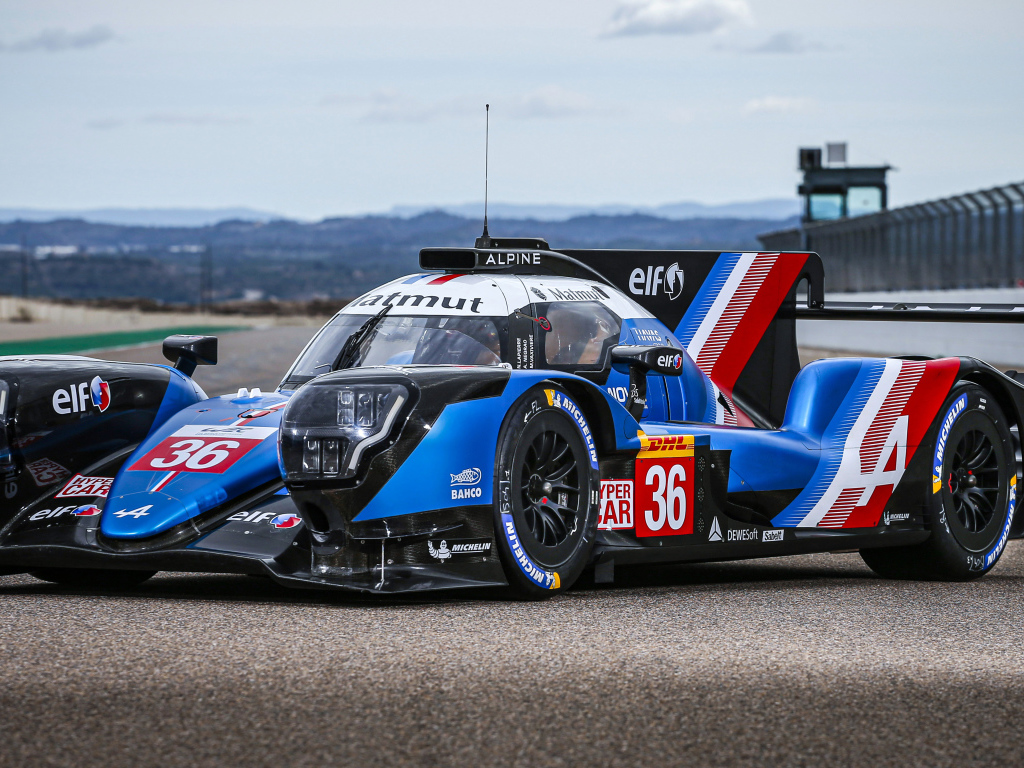 Гоночный автомобиль Alpine A480 2021  года на трассе