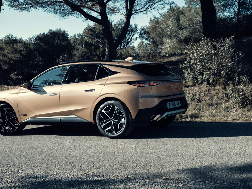Автомобиль DS 4 Cross 2021  года вид сзади