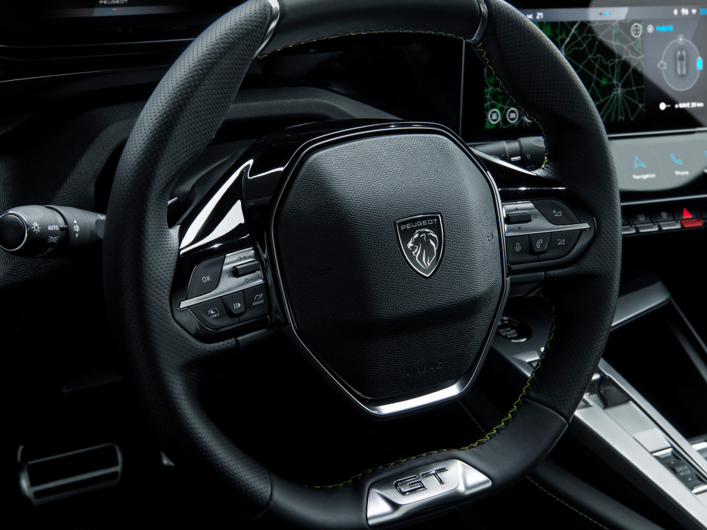 Черный кожаный руль автомобиля Peugeot 308, 2021 года