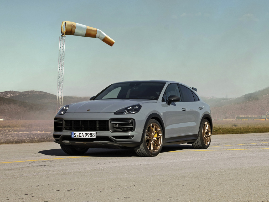 Автомобиль Porsche Cayenne Turbo GT 2021 года