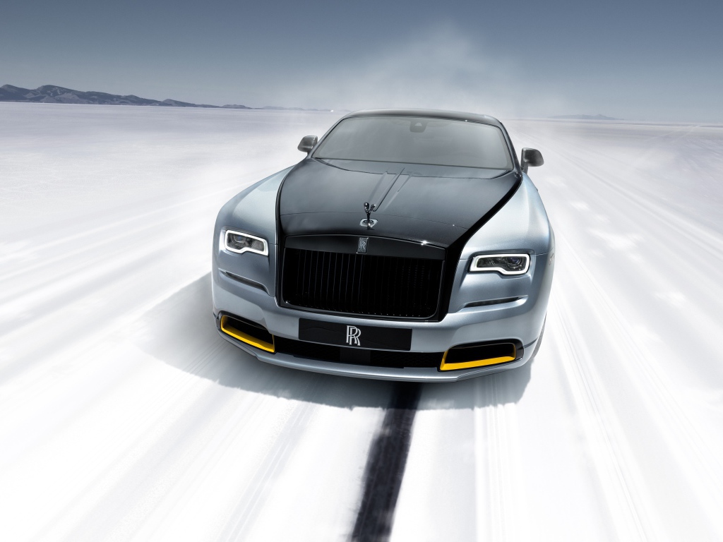Дорогой автомобиль  Rolls-Royce Dawn, 2021 года на  трассе