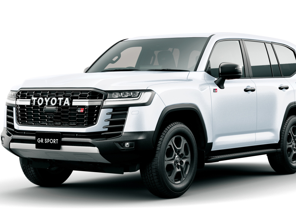 Большой автомобиль Toyota Land Cruiser GR Sport 2021 года на белом фоне 
