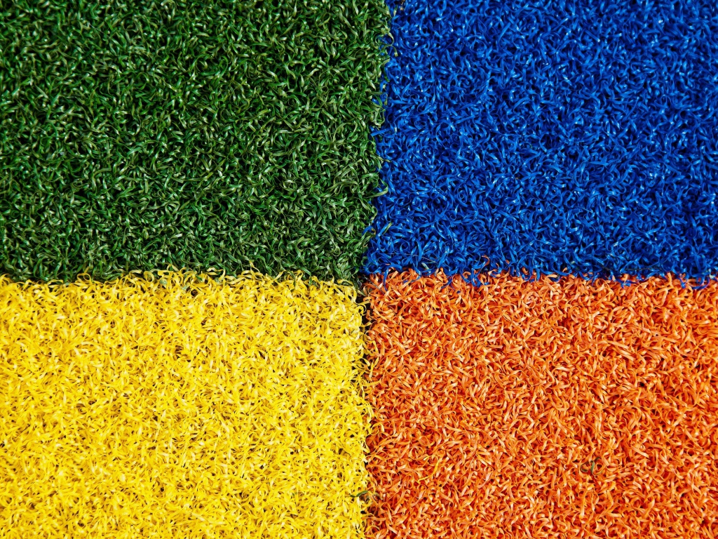 Четырехцветное ковровое покрытие 