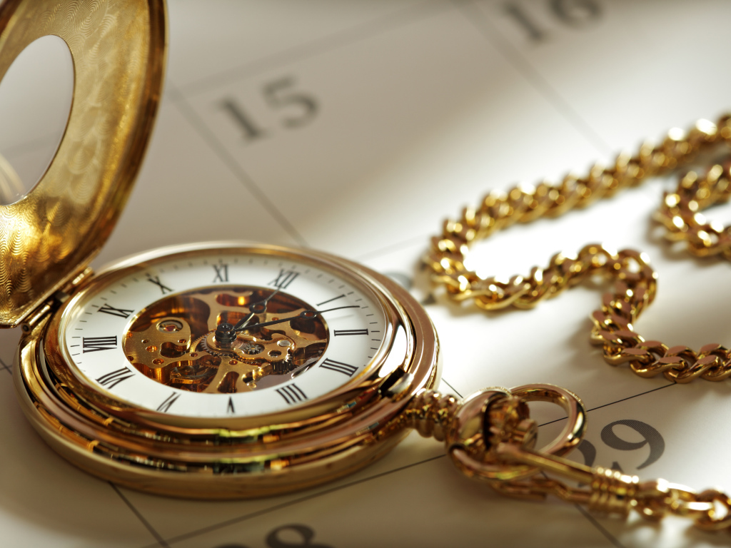 Красивые золотые карманные часы на цепочке