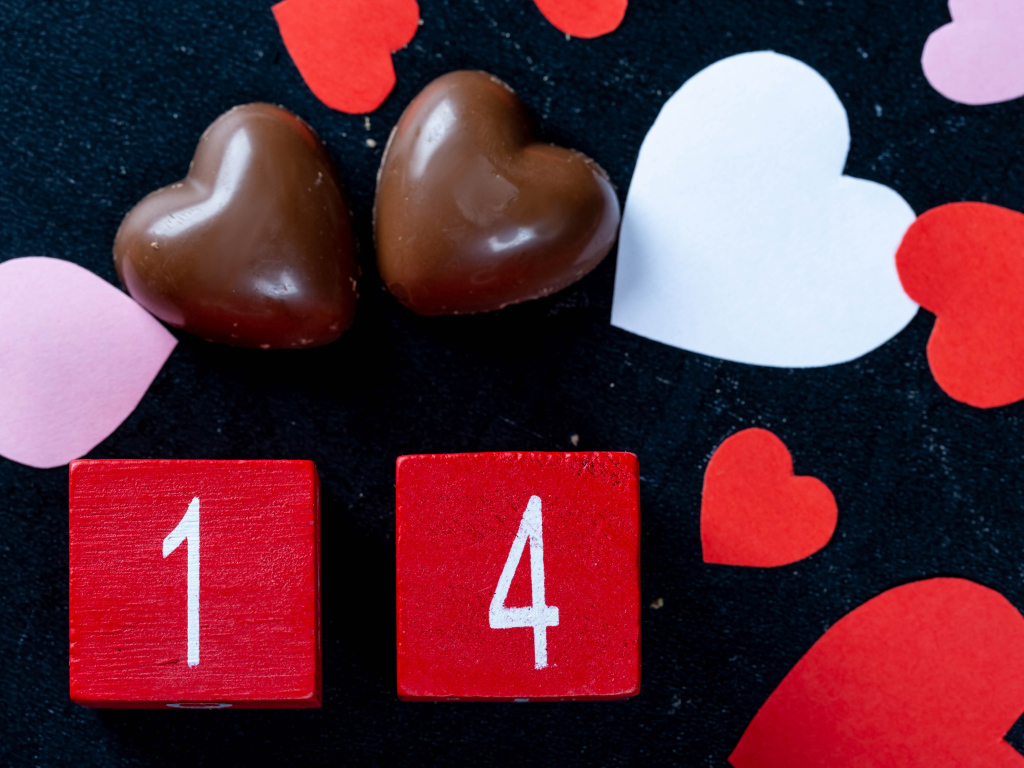 Кубики и шоколадные конфеты на 14 февраля День Святого Валентина 