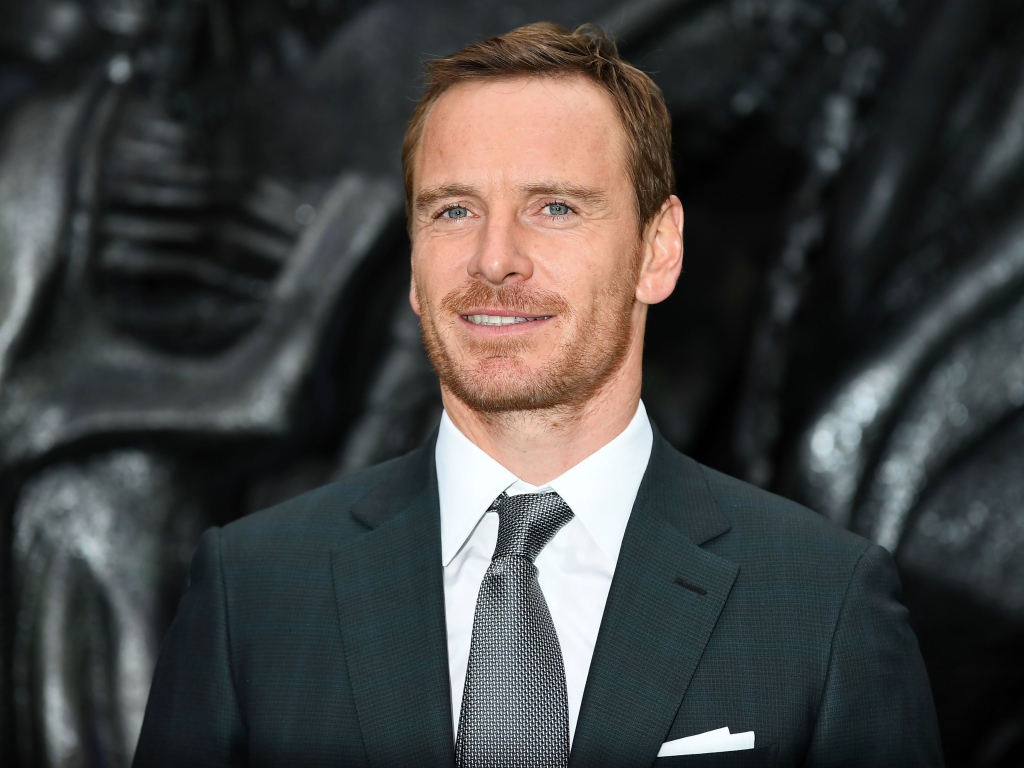 Красивая улыбка актера Майкла Фассбендера