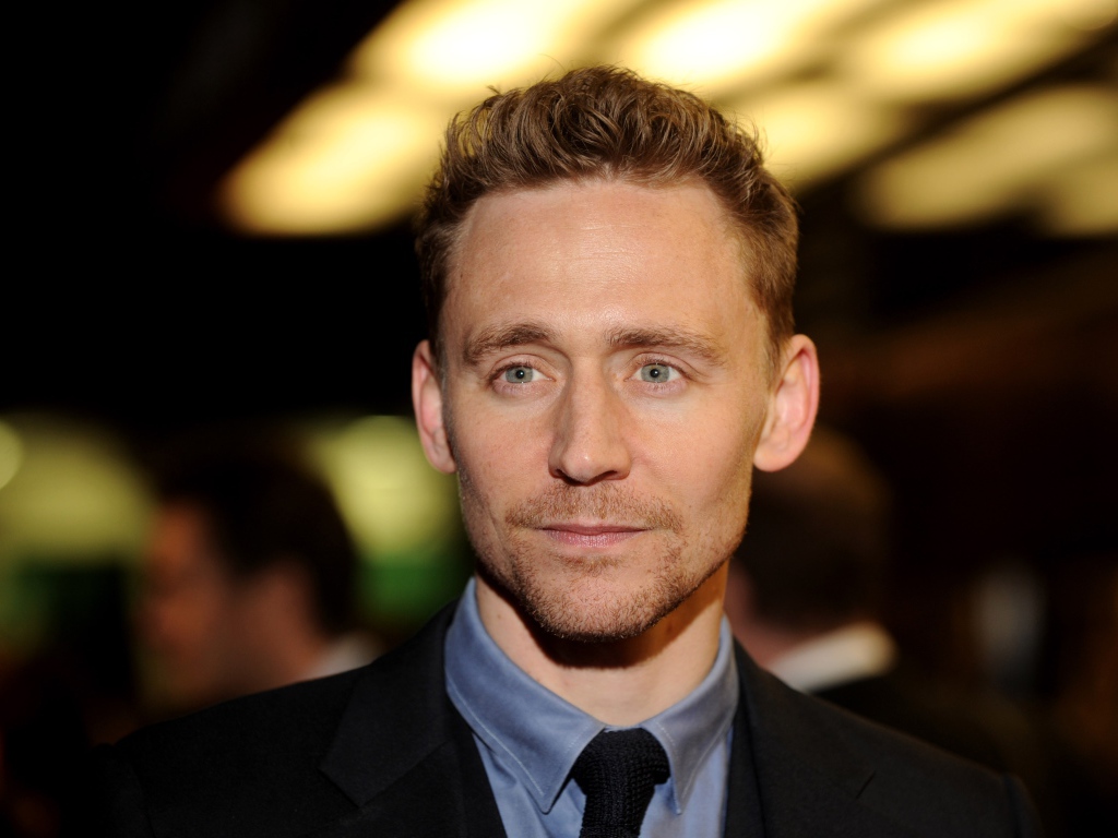 Красивый мужчина, актер Том Хиддлстон