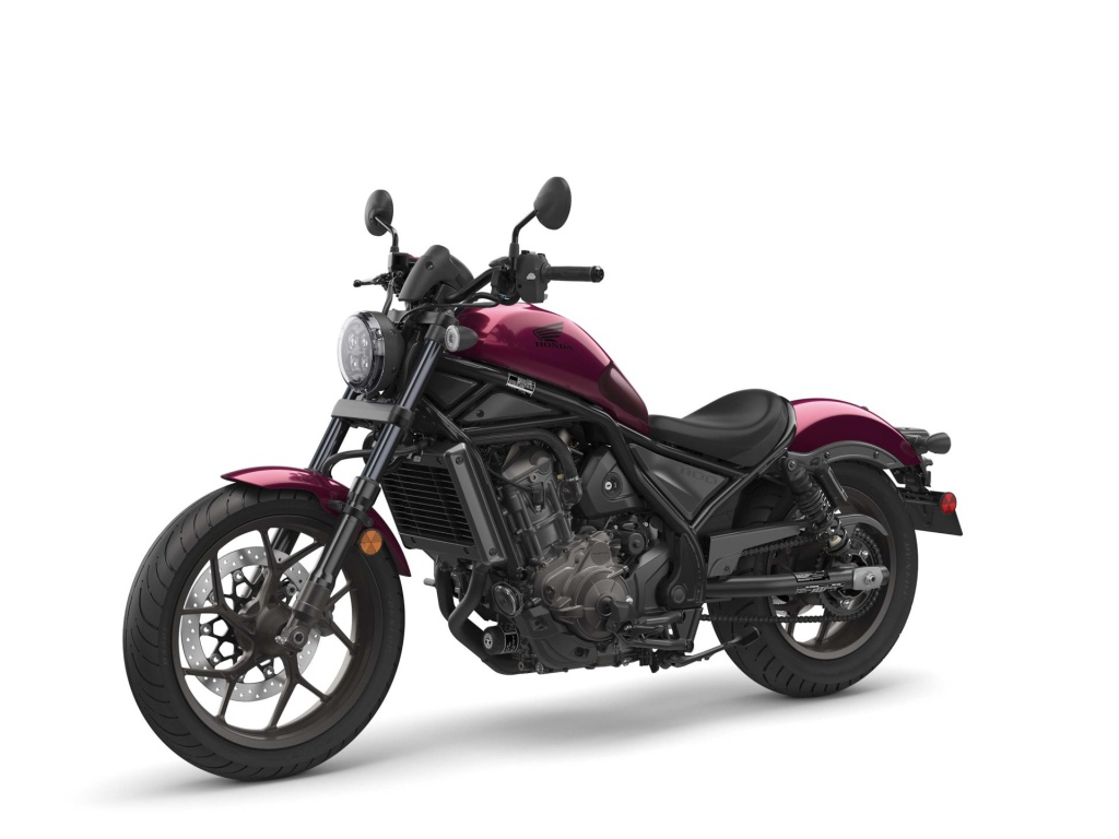 Мотоцикл Honda CMX1100 REBEL на белом фоне