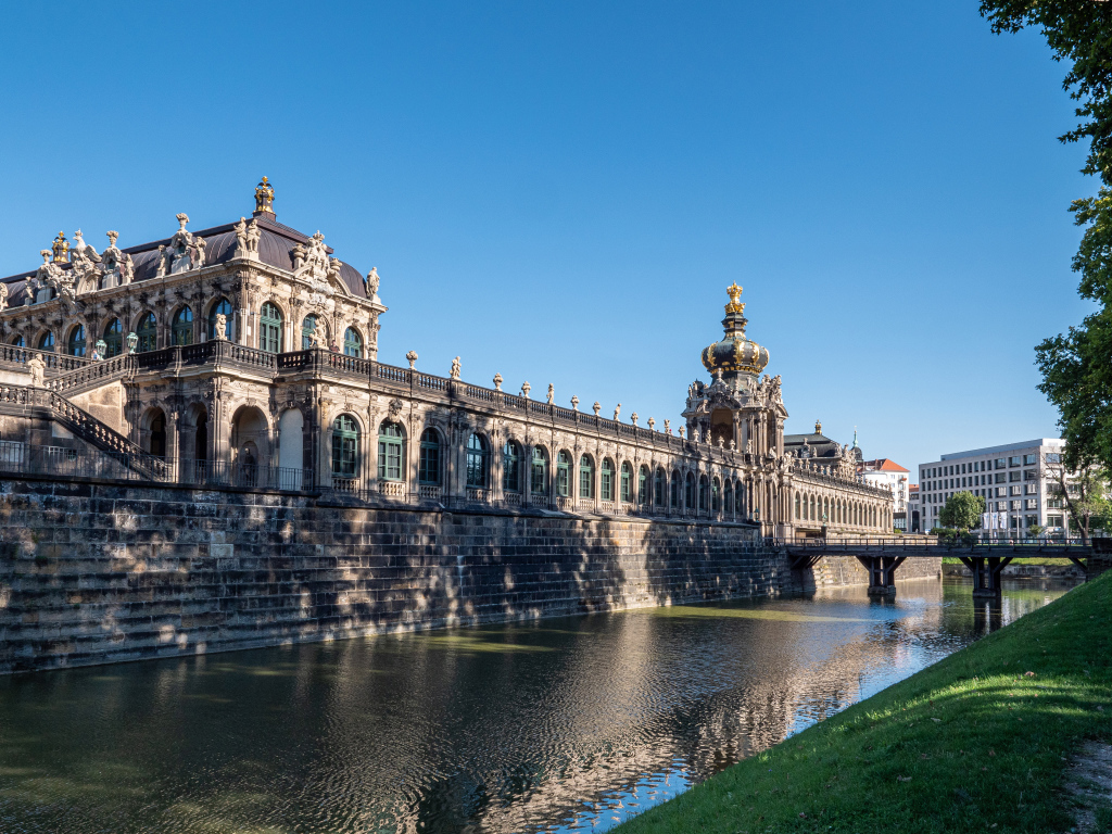 Архитектурный дворцовый комплекс Цвингер, Дрезден. Германия