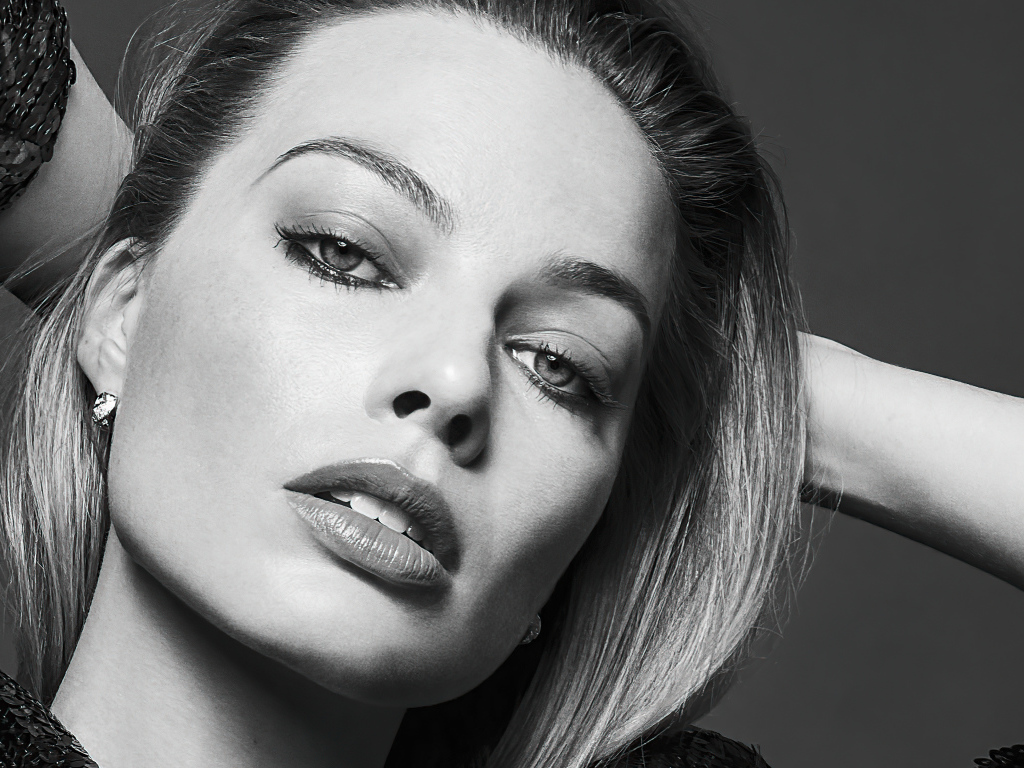 Актриса Марго Робби черно-белое фото