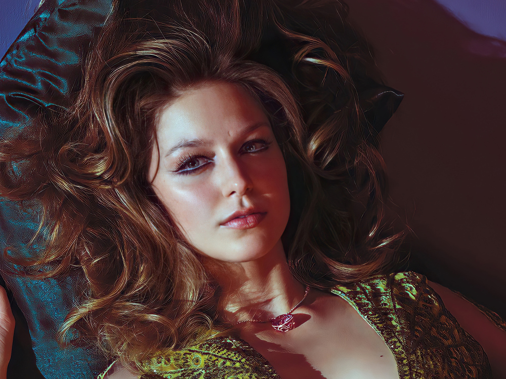 Актриса Мелисса Бенойст с распущенными волосами