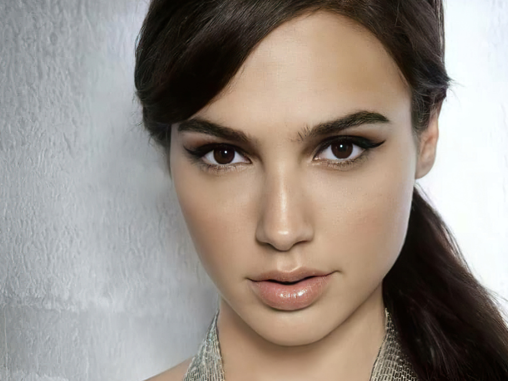 Лицо актрисы Галь Гадот крупным планом
