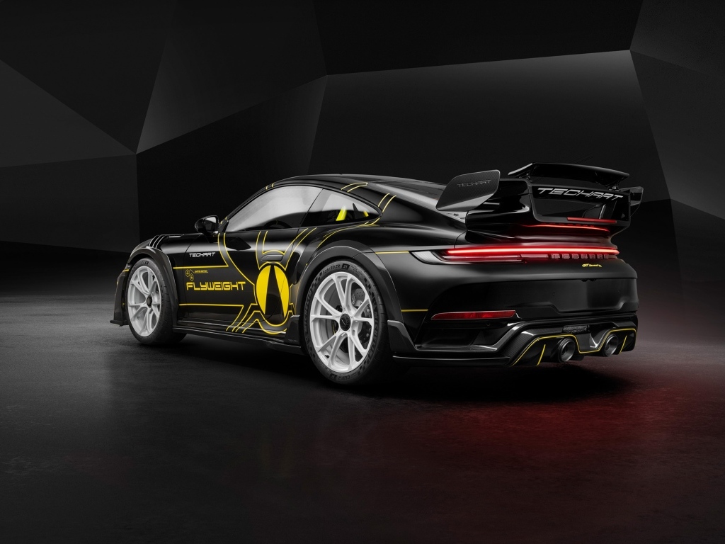 Быстрый автомобиль TechArt GTstreet R Flyweight 2023 года