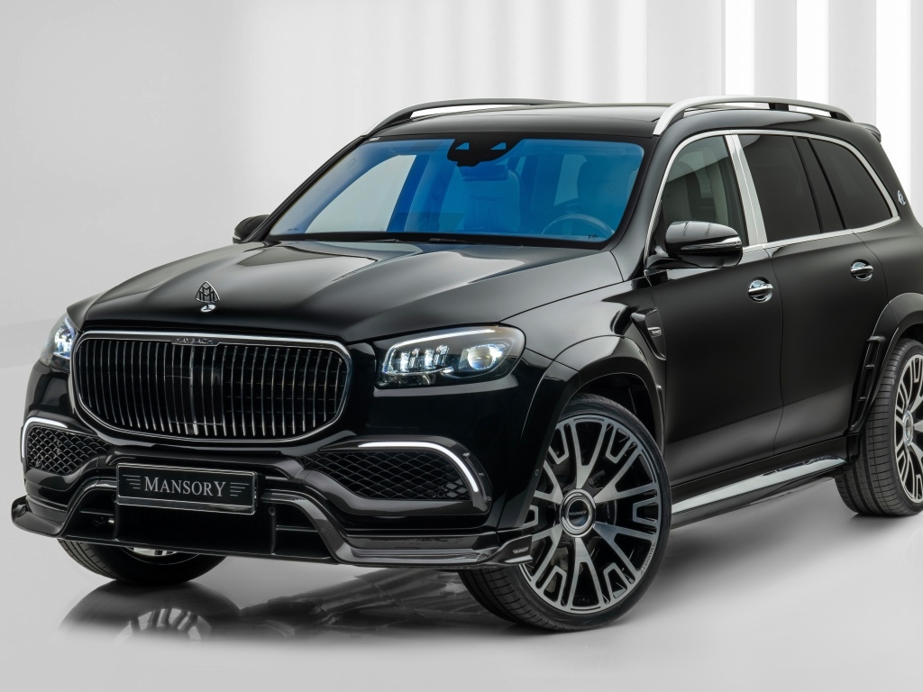 Черный автомобиль Mansory Mercedes-Maybach GLS 600