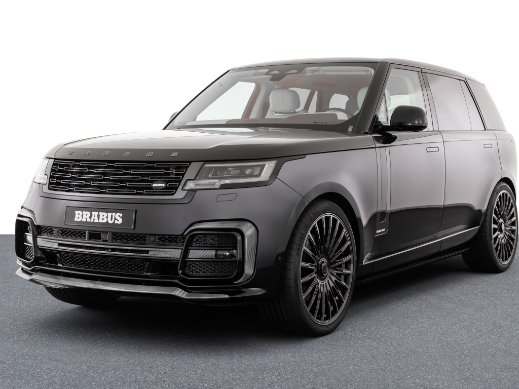 Внедорожник Brabus 600 2023 года на сером фоне