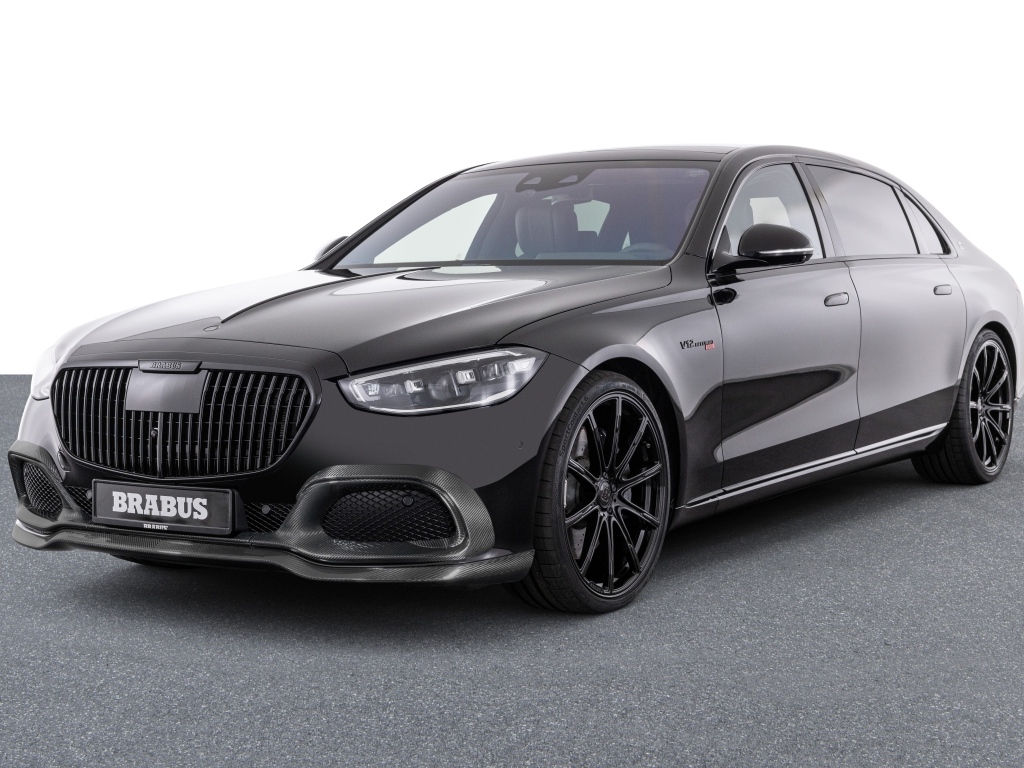 Стильный автомобиль Brabus 850 2023 года