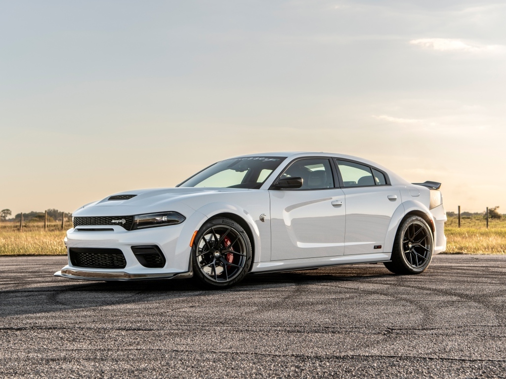 Белый автомобиль Hennessey Charger H1000 Last Stand