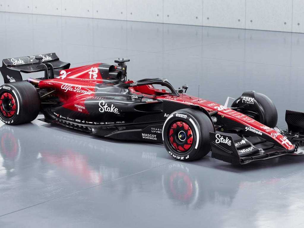 Дорогой гоночный автомобиль Alfa Romeo C43 F1 2023