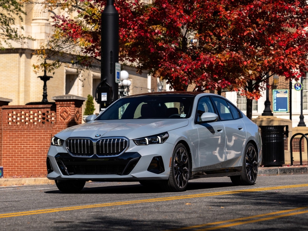 Автомобиль BMW 530i XDrive M Sport 2024 года в городе