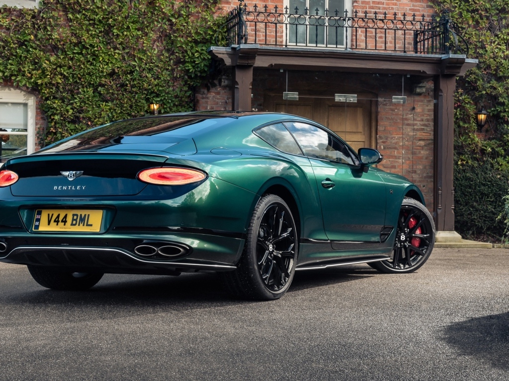 Вид сзади на автомобиль Bentley Continental GT
