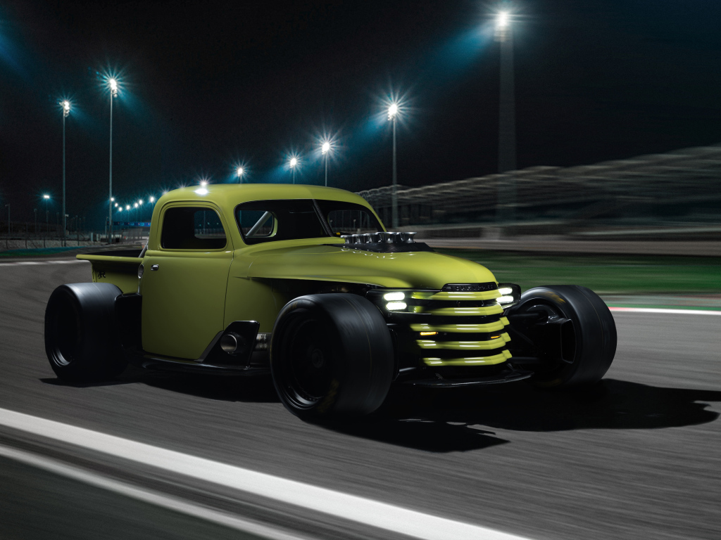 Автомобиль Chevrolet Super Truck 1948 года на трассе