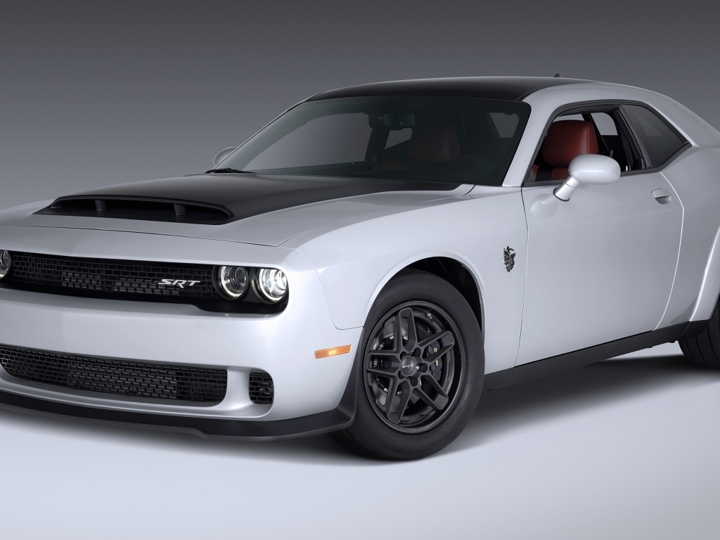 Дорогой автомобиль Dodge Challenger SRT Demon 2023 года