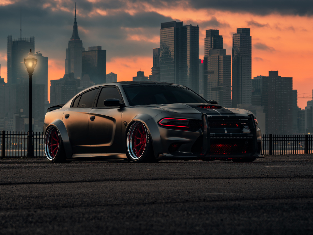 Стильный дорогой автомобиль Dodge Charger Hellcat Enforcer