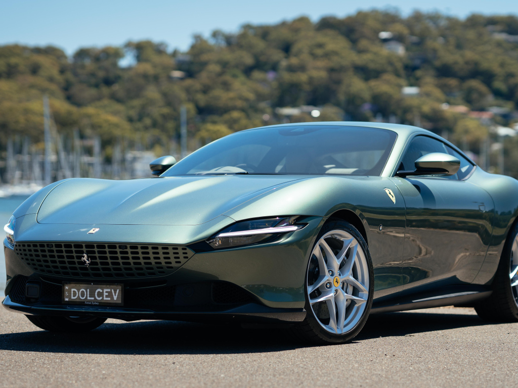 Автомобиль Ferrari Roma