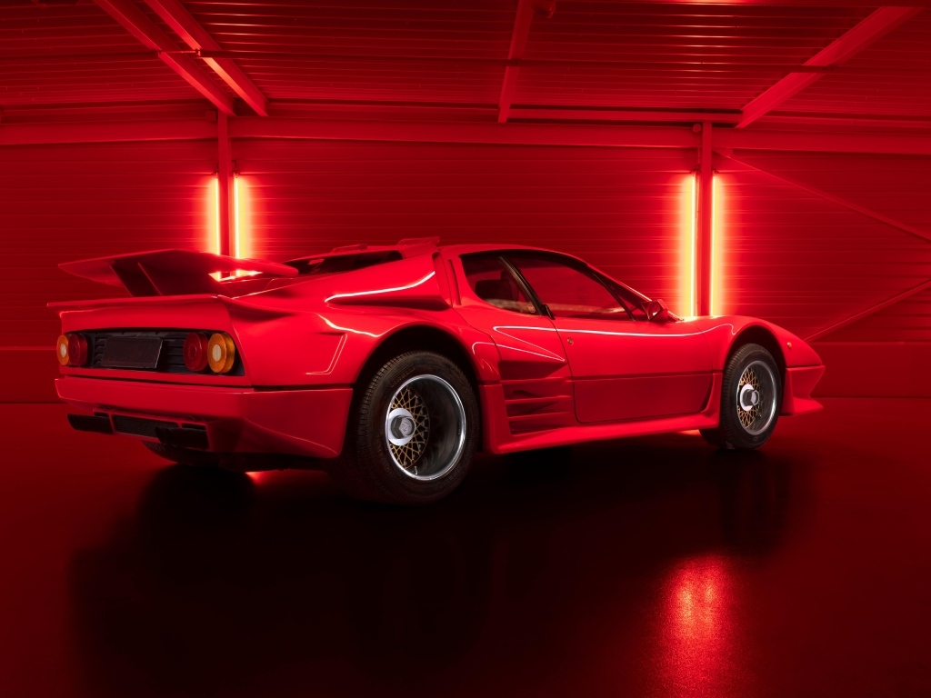 Вид сзади на автомобиль Koenig Ferrari 512 BB Twin Turbo By Pininfarina
