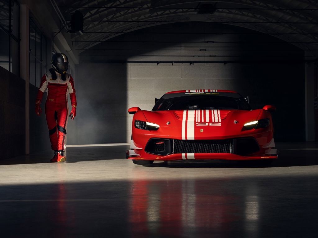 Красный гоночный автомобиль Ferrari 296 Challenge