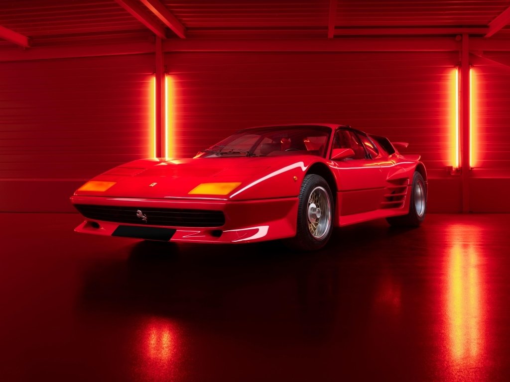 Красный автомобиль Koenig Ferrari 512 BB Twin Turbo By Pininfarina