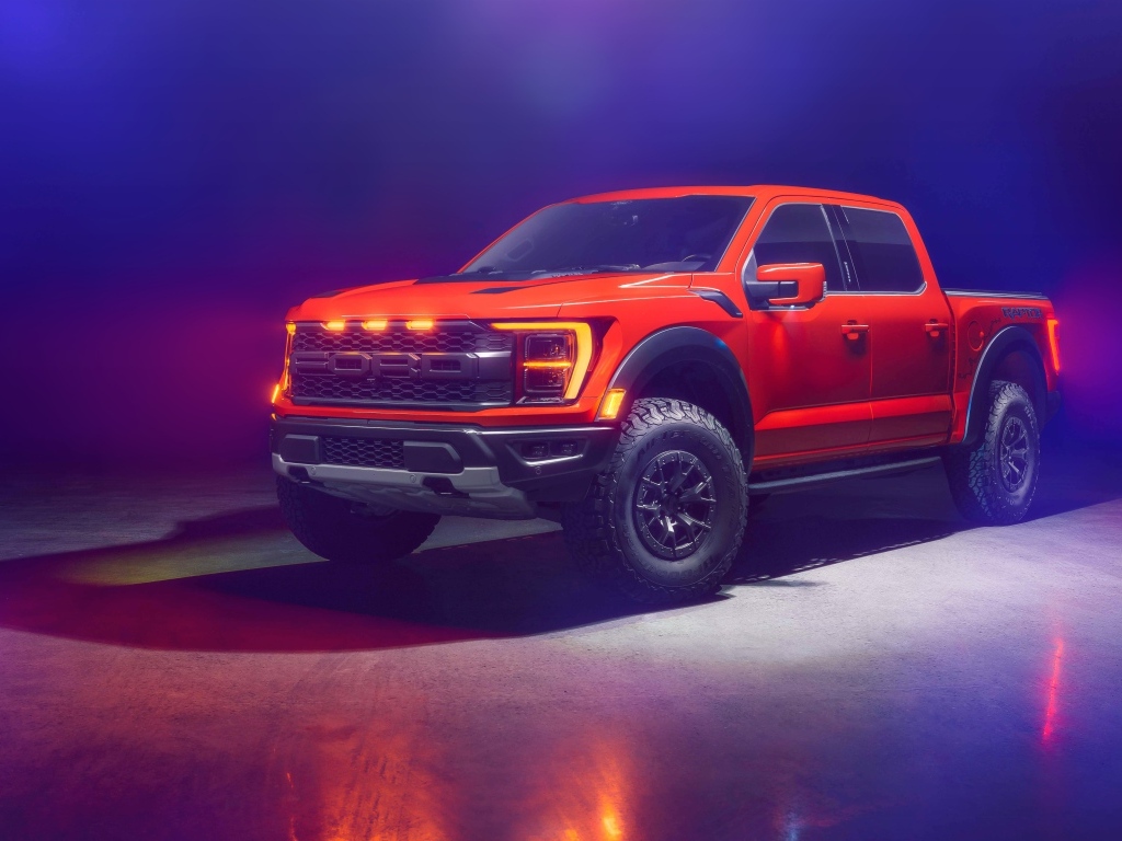 Красный пикап Ford F-150 Raptor