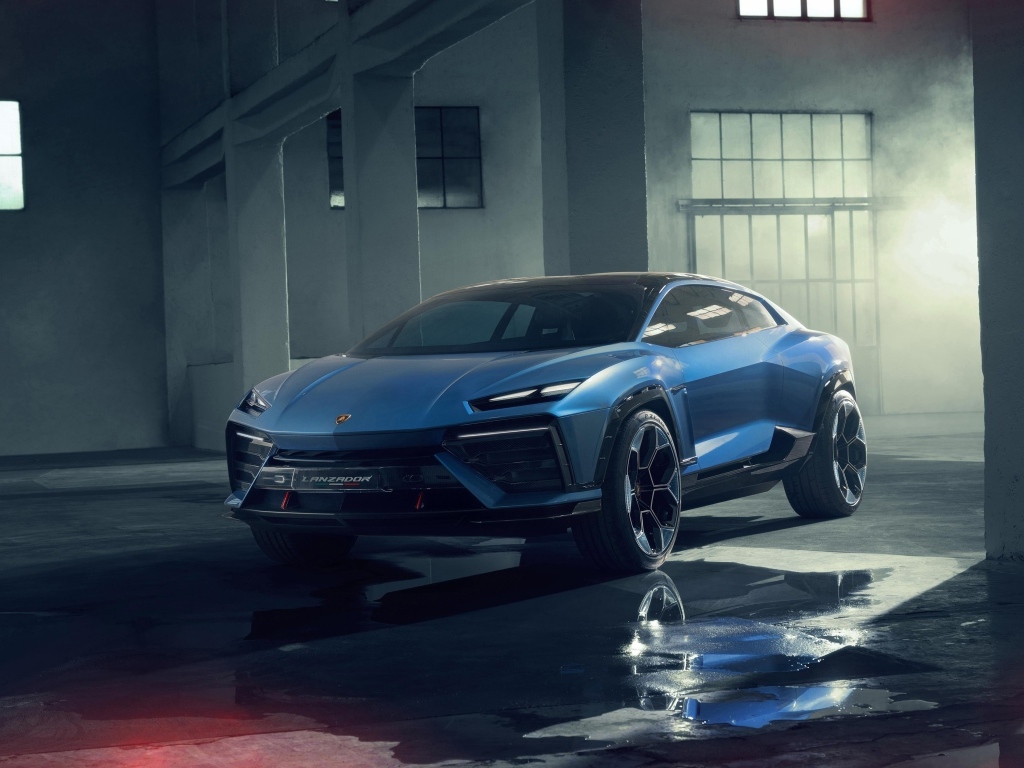 Синий автомобиль Lamborghini Lanzador Concept EV на мокром полу
