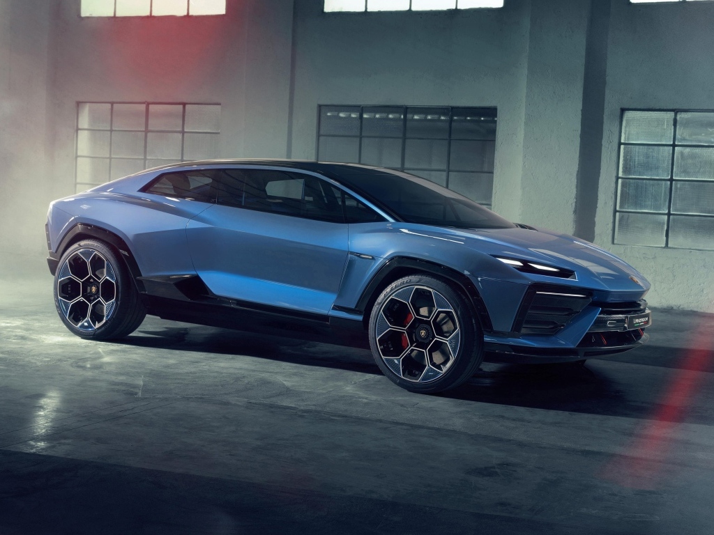 Синий автомобиль Lamborghini Lanzador Concept EV вид сбоку