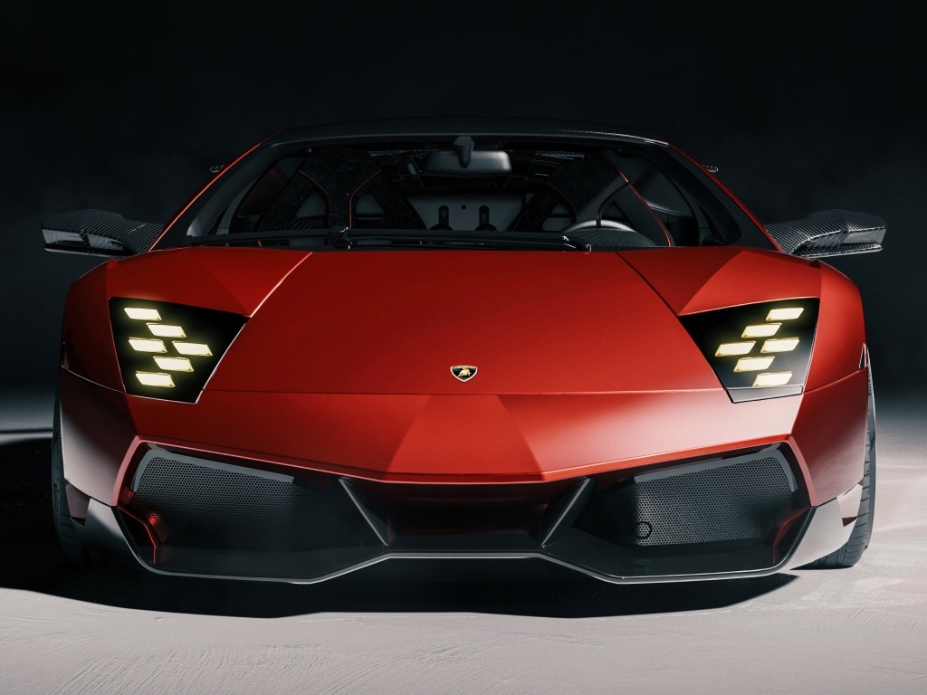 Вид спереди на красный автомобиль  Lamborghini Murcielago