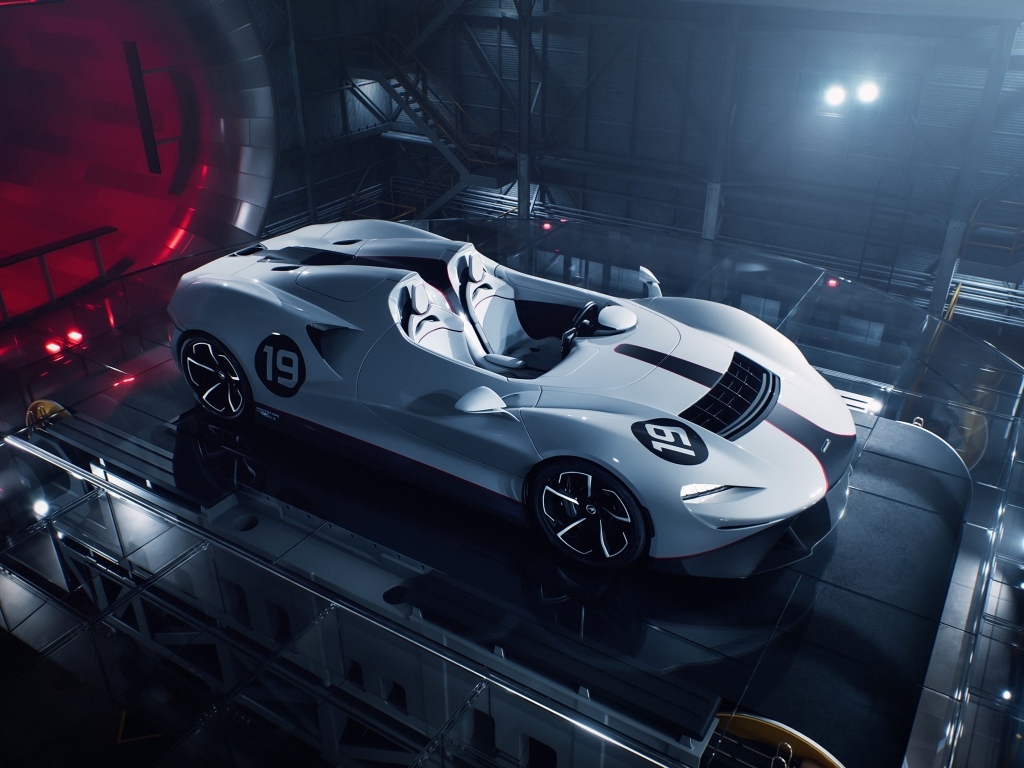 Красивый спортивный автомобиль McLaren Elva