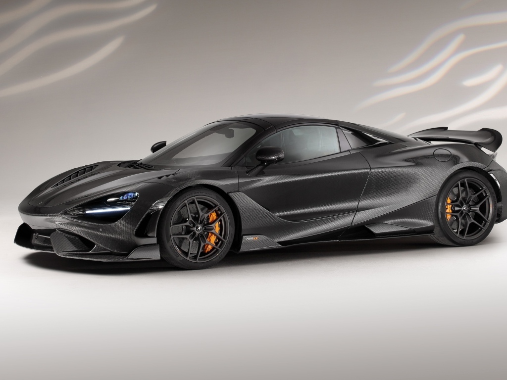 Черный автомобиль McLaren 765LT Spider Carbon